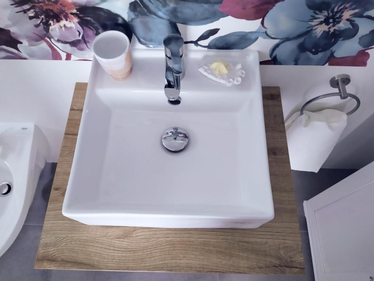 Peonia 2 Posti Wi-Fi Ac Free Park Jacuzzi Bed and Breakfast Porlezza Exteriör bild